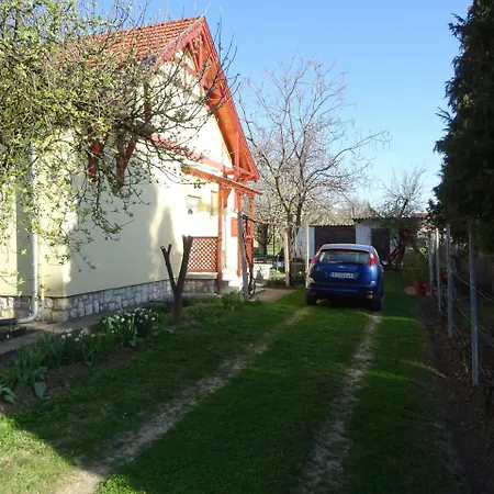 Komaromi -vendeghaz Penzion Nagyharsány