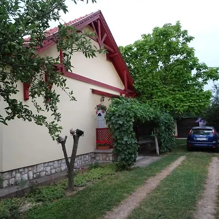 Penzion Komaromi -vendeghaz